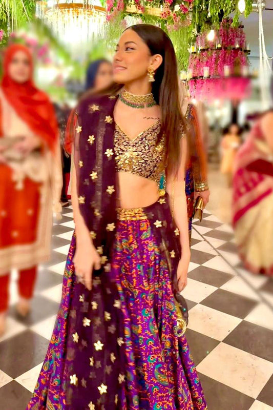 Shahbano shines in PinkTree’s ghagra choli at a Mehndi—featuring a heavily hand-embellished choli, silk block-printed ghagra, and an organza dupatta detailed with gota motifs and finished with traditional gota