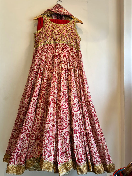 Gulaabi Ankhain