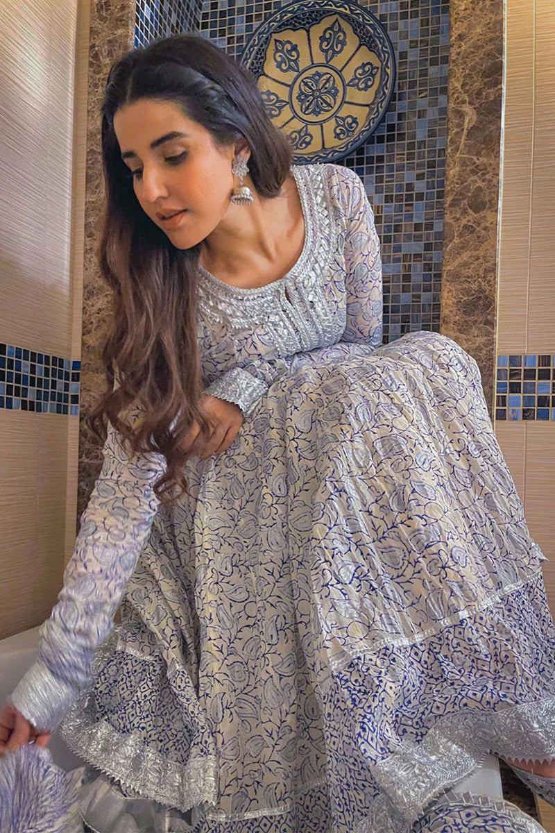 Aab-e-Rawaan - Silver And Blue Kurta by The Pink Tree Company, view 2