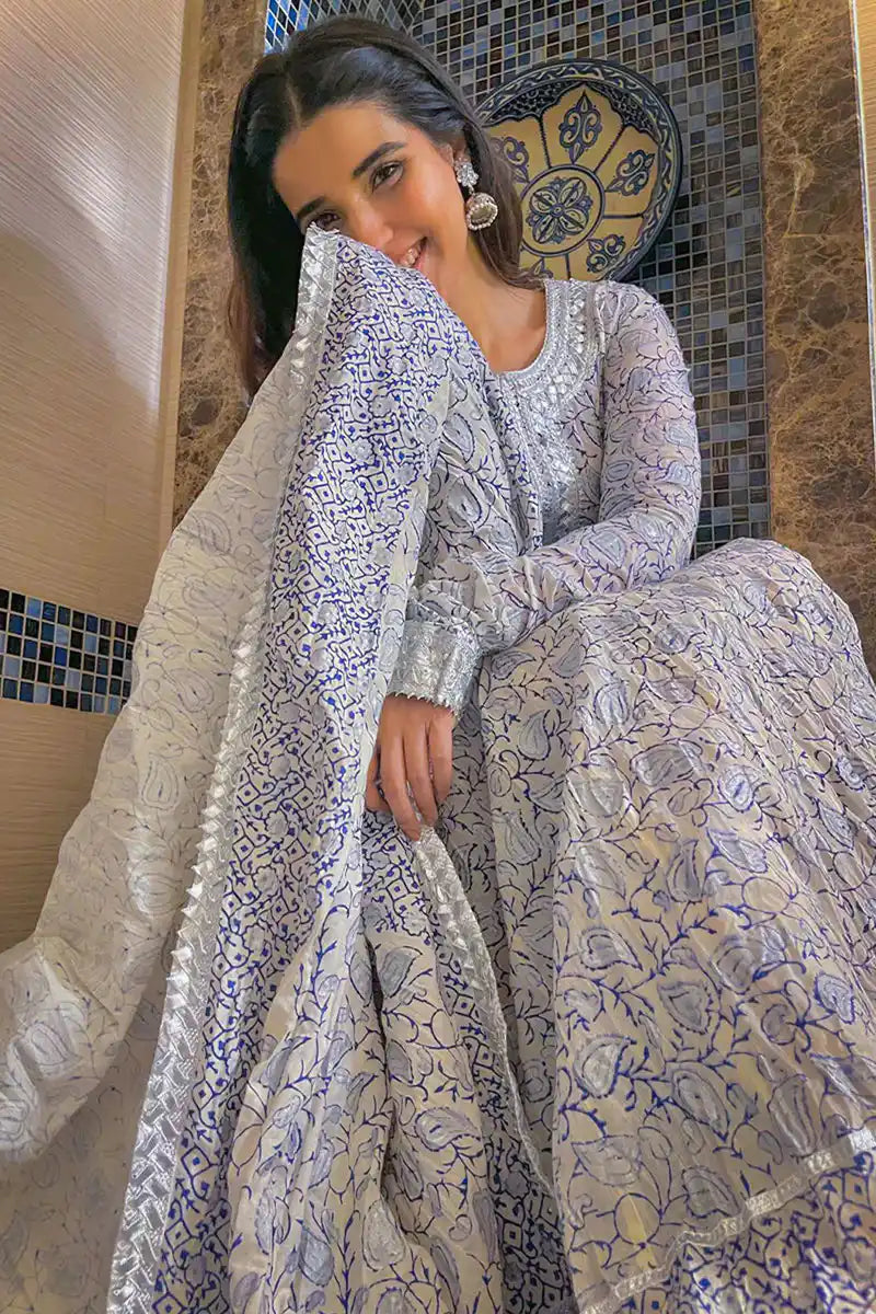 Aab-e-Rawaan - Silver And Blue Kurta by The Pink Tree Company, view 3